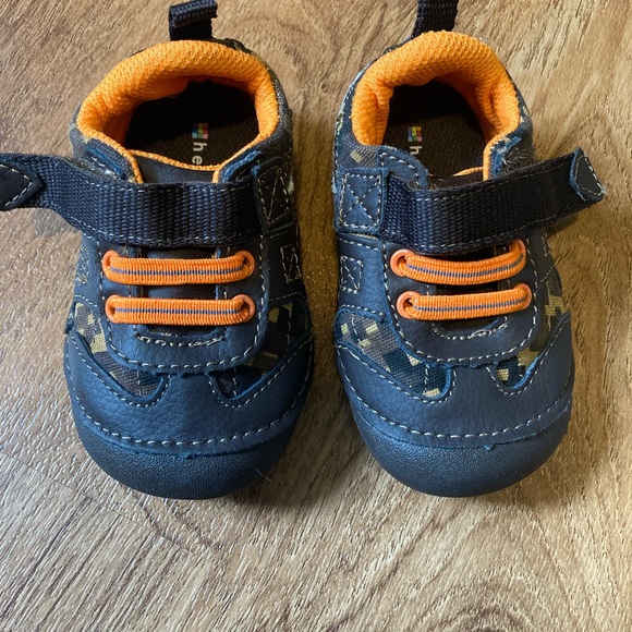 Bundle of infant mixed name brand shoes and slippers! - Picture 14 of 16